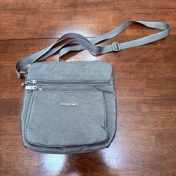Baggallini Triple Zip Crossbody/Shoulder Bag w/ Removable Strap Travel Silver - Picture 1 of 4